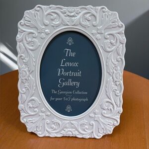Lenox vintage portrait gallery frame